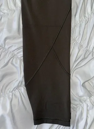 Lululemon In Movement Leggings 25” thumbnail 3