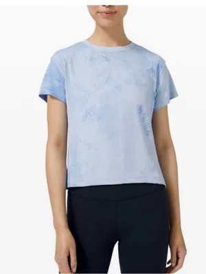 Lululemon White & Blue Tie Dye Train to Be Cropped Short Sleeve Top Size 8 VGUC thumbnail 7