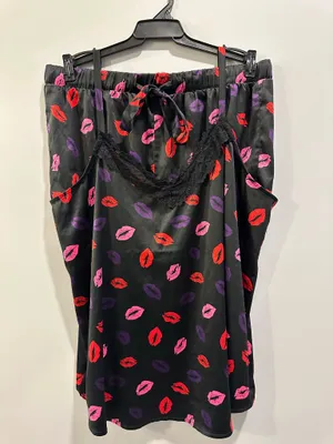 Torrid Sleep Satin Lace Trim Cami and Short PJ Set Kissy Print thumbnail 4