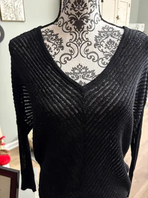 Jennifer Lopez Size XS Black V Neck Sweater thumbnail 2