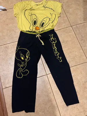 SOLD! Looney Tunes Tweety pajamas Super Soft. Just adorable thumbnail 1