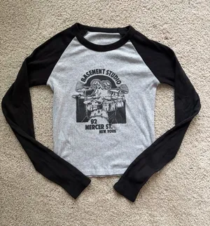 Brandy melville John Galt Pacsun Long-Sleeve Top Gray & Black Raglan size small thumbnail 1