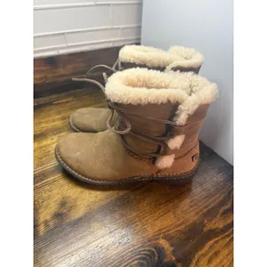 UGG Caspia Brown Lace Up Boots Size‎ 7.5 thumbnail 2