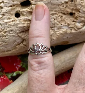Sterling Silver Lotus Flower Toe Ring thumbnail 1