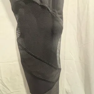 LULULEMON black and mesh leggings excellent condition 8 thumbnail 2