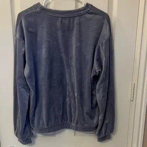 UGG Shanara Velvet Crew Neck Sweatshirt in the color Cloudy Grey. Large thumbnail 3