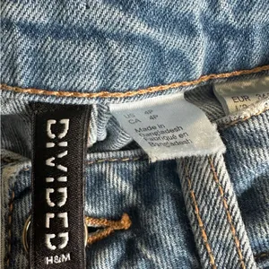 H&M‎ Womens 26 Cropped Straight Leg Raw Hem Jeans 100% Cotton Classiccore thumbnail 4