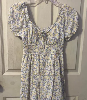 Hollister floral dress thumbnail 1
