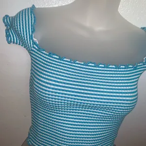 Debut off the shoulder crop top thumbnail 4