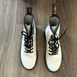 Dr. Martens Boots Size 6 Lace Up White and Black Leather Zavala Airwait Unisex thumbnail 5