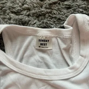 Sunday Best xs white tank top‎ thumbnail 5