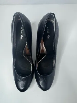 Calvin Klein Fairley Black Leather Pumps Size 8.5M thumbnail 2
