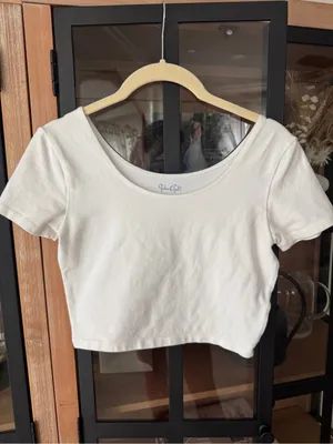 Brandy Melville cropped top tee scoop neck short sleeve john galt thumbnail 5