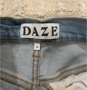 Pants Store Shorts thumbnail 2