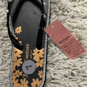 Juicy Couture Black Sandals with Gold Floral Design Size 7 thumbnail 4