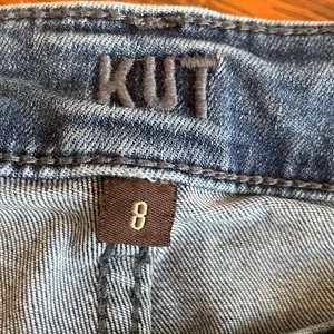 Kut from the Kloth Dark Blue wash cropped straight leg size 8 thumbnail 5