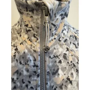 Lululemon Nice Asana Jacket Not‎ So Petite Fleur Silver Spoon Abstract Gray Sz 8 thumbnail 3
