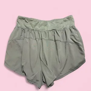 SO Green workout shorts Size M thumbnail 2