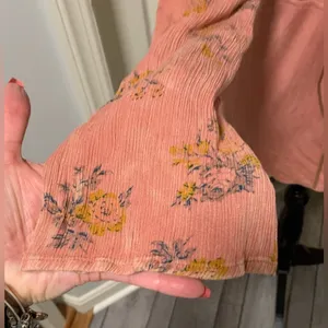 Gimmick’s by BKE Floral Boho Lace-Up Back Long Sleeve Top thumbnail 6