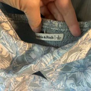 NWOT Abercrombie & Fitch Floral Linen Crop Top | Size Large thumbnail 2