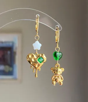 fully gold tone stainless steel whimsy fairy retro style teddy bear & heart dangle earrings💚🧸🌟 thumbnail 3