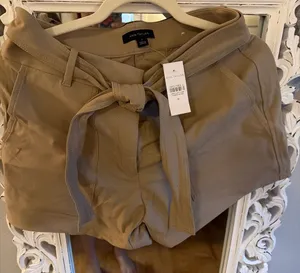Loft Shorts Women’s Beige Size 6 thumbnail 1