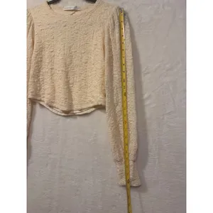 Altar'd State Ivory Textured Lace Cropped Long Sleeve Keyhole Back Top‎ Medium thumbnail 4