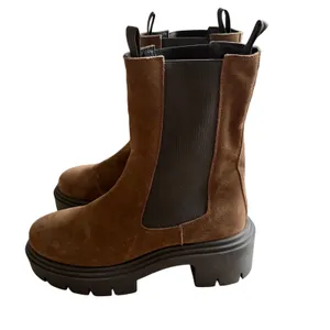 Steve Madden Wisteria Brown Suede Lug Sole Platform Chelsea Boots Size 6 NEW thumbnail 2