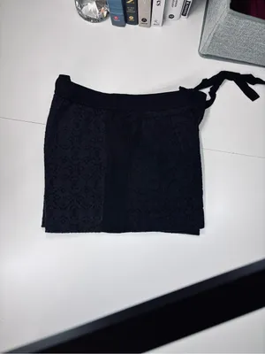 Ann Taylor LOFT Black Lace Overlay Drawstring Shorts EUC Size 2 thumbnail 7