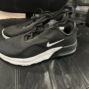 Nike Black and White Sneakers thumbnail 6