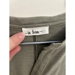 In Loom L Long Sleeve Loose V Neck Green Pocket Shirt casual boho Granola thumbnail 2