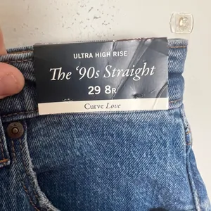 NWT ABERCROMBIE- Curve Love Ultra High Rise 90s Straight Jean Size 29 thumbnail 4