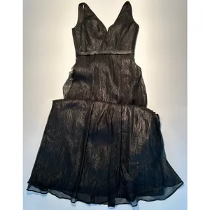 Monique Lhuillier Bridesmaids Size 2 Black Metallic Plunge V-Neck Maxi Dress thumbnail 4