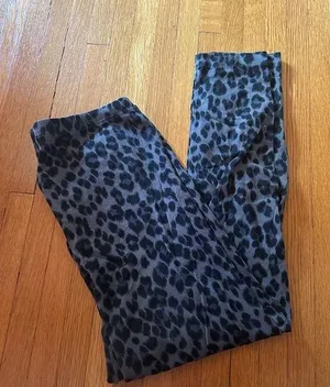 Old Navy Grey Leopard Print Jersey Leggings, Size XL thumbnail 1