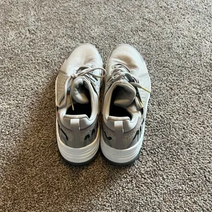 Nike Light Purple Sneakers with Gold Accents and Modern Athletic Design thumbnail 3