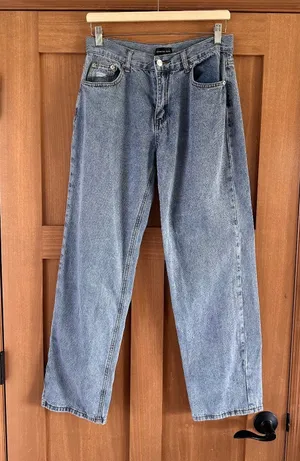 White Fox Boutique Mid Rise Straight Leg Relaxed Jeans Medium Wash Women Medium thumbnail 1
