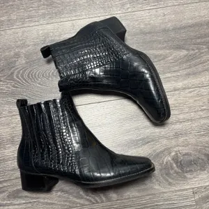Trotters Black Croc Embossed Booties Square Toe Side‎ Zip Block Heel Size 5M thumbnail 3