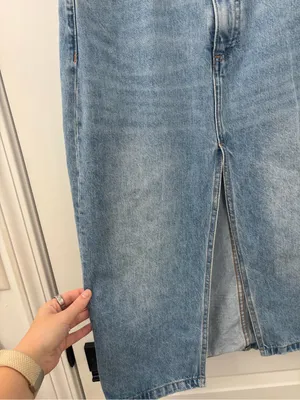 Aritzia denim forum the ‘90s halle denim skirt midi thumbnail 3