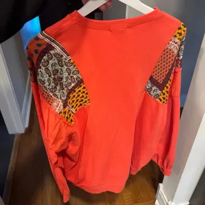 Easel women’s oversized Sweatshirt size medium thumbnail 4