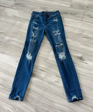 Ripped Jeans thumbnail 1