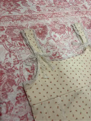 Floral Lace-Trim Tank Top thumbnail 2