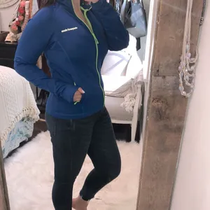 Vineyard Vines xsmall blue zip up athletic top thumbnail 3