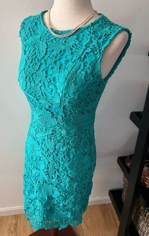 Green lace dress size small wedding guest thumbnail 1