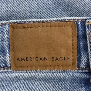 American Eagle Mom Jean Shorts Medium Wash Denim Boho Distressed Frayed Size 00 thumbnail 5