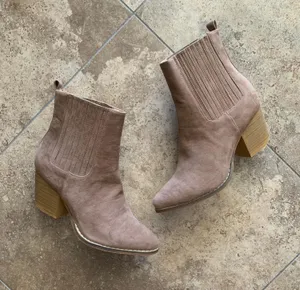 NEW Taupe Pointed Toe Bootie Tan Size 6.5 thumbnail 1