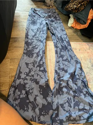 Aerie blue floral flared leggings thumbnail 5