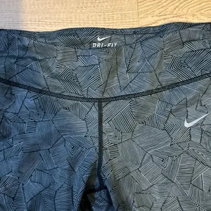 Nike Dri-FIT Capri running leggings with a black and gray geometric print and me thumbnail 2