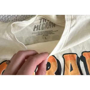 Tim McGraw standing room only tour shirt Size L thumbnail 2
