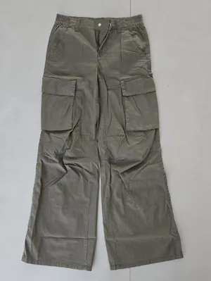 H&M Woman's Cargo Wide Leg Pants in Olive Size 0 thumbnail 2