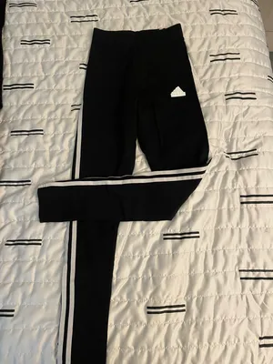 Essential Linear Leggings thumbnail 1